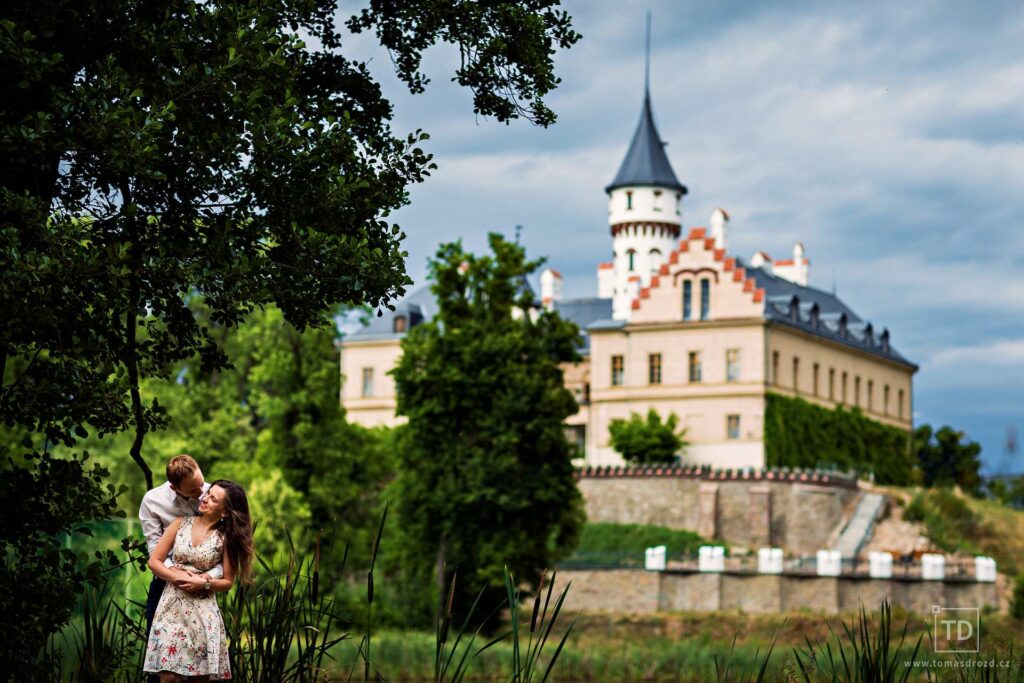 Předsvatební fotografie od fotografa Tomáše Drozda na zámku Raduň