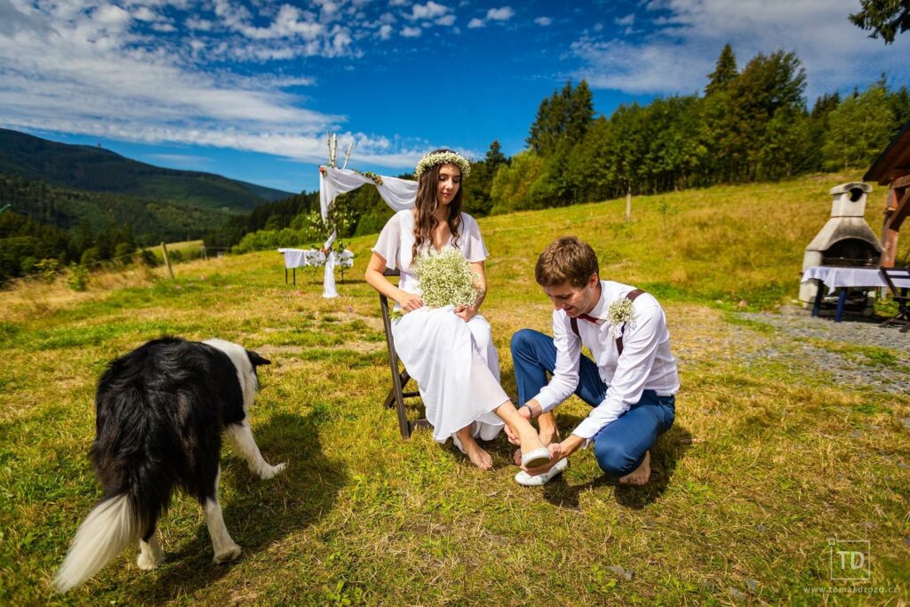 Svatební fotografie Anety a Jirky z boho svatby v Beskydech.