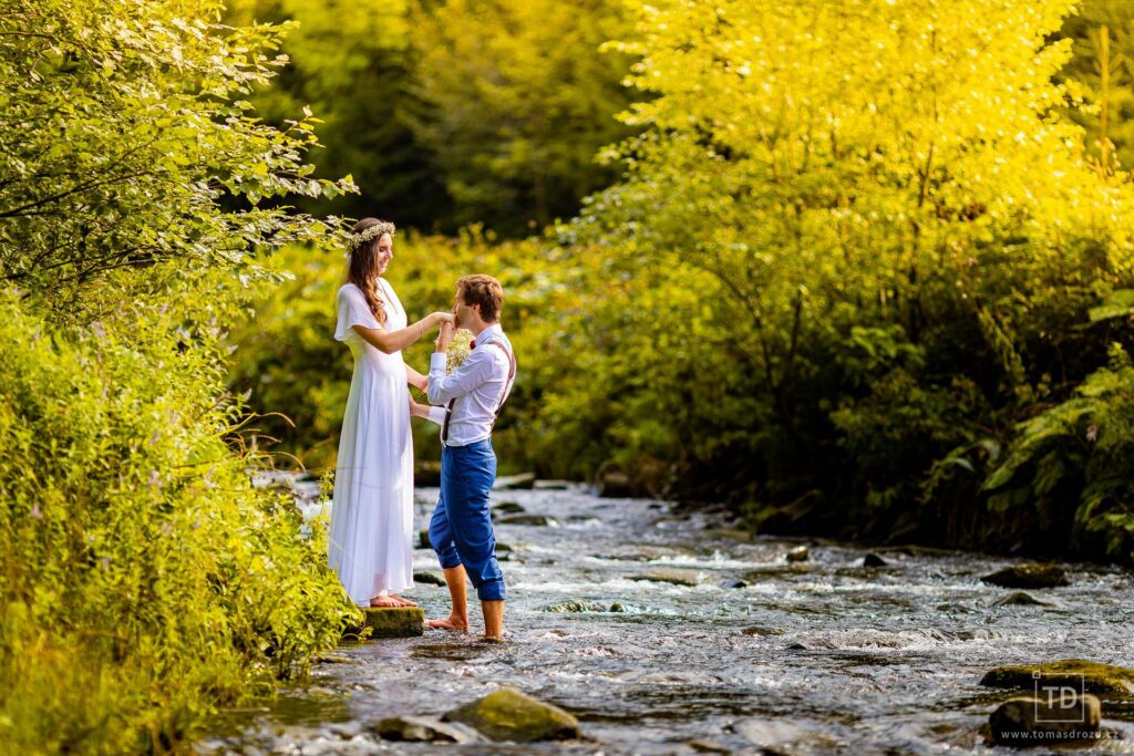 Svatební fotografie Anety a Jirky z boho svatby v Beskydech.