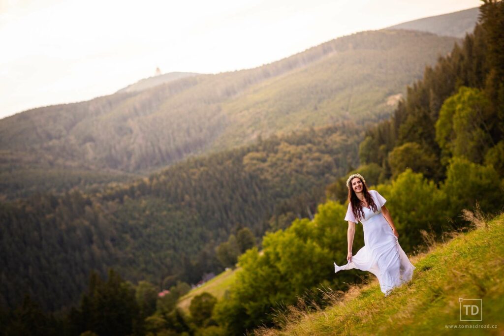 Svatební fotografie Anety a Jirky z boho svatby v Beskydech.