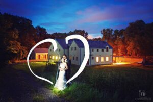 Noční svatební fotografie ženicha a nevěsty od fotografa Tomáše Drozda